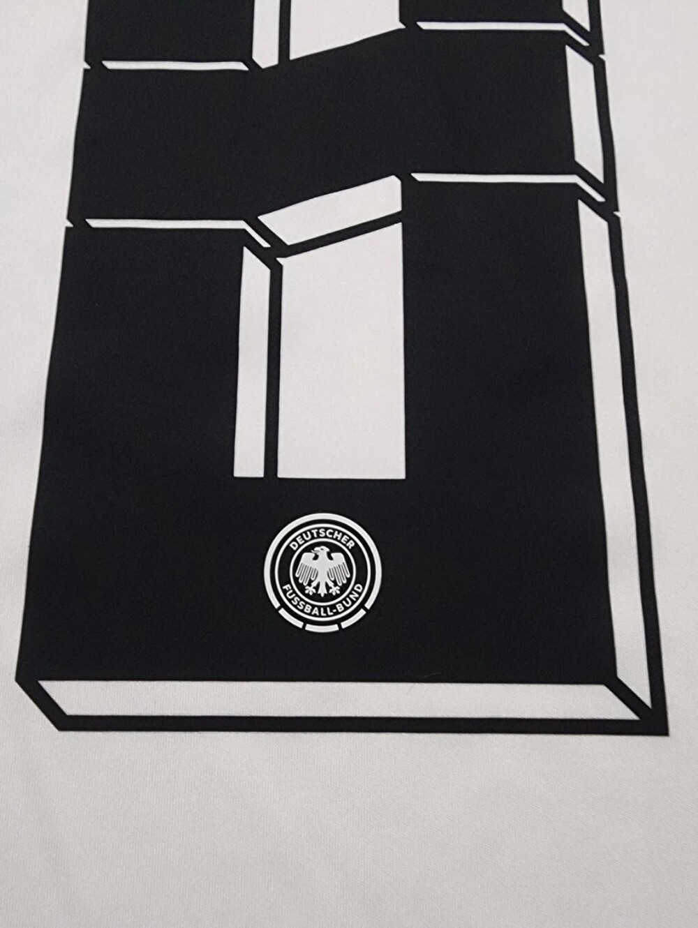 Toni Kroos Adidas Germany Home Jersey #8 / Men's Size MEDIUM / 2024 - Picture 5 of 9
